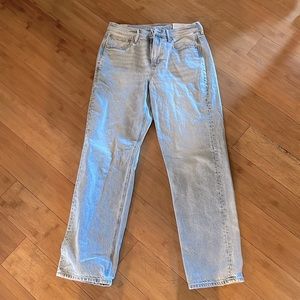 American Eagle 90s straight comfort stretch waistband. Regular High Rise